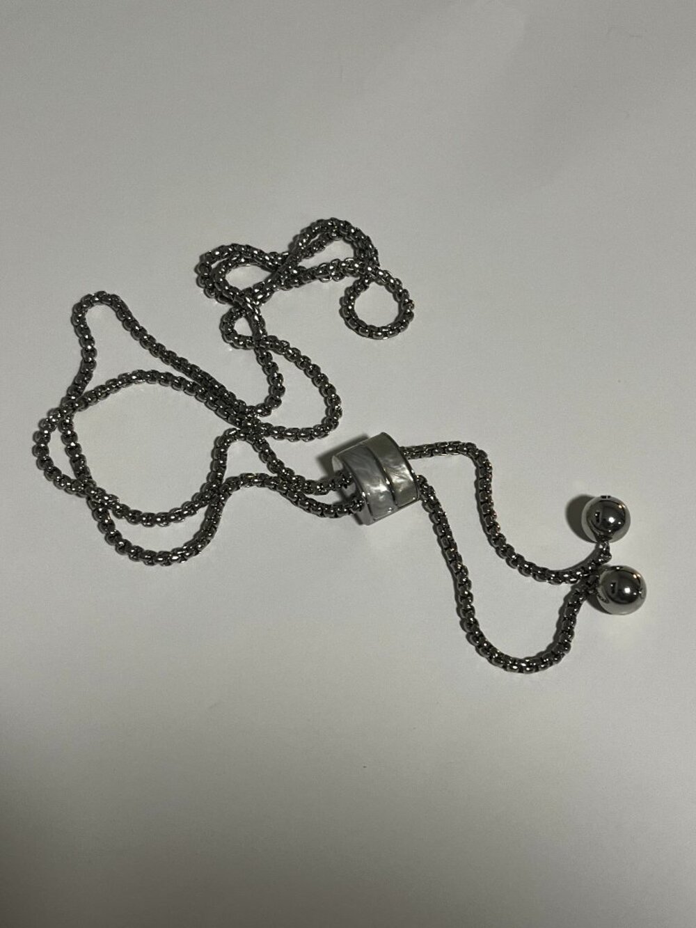 Metallic chain necklace